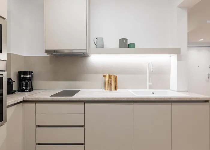 F & B Collection - Elegant 2 Bedroom Tesalónica